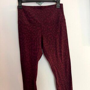 Lululemon Women's Legging  Burgundy Maroon print size 8